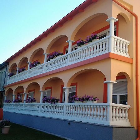 Arkadenhaus Steiner Bed & Breakfast Podersdorf am See Exterior photo