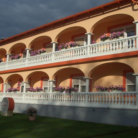 Arkadenhaus Steiner Bed & Breakfast Podersdorf am See Exterior photo